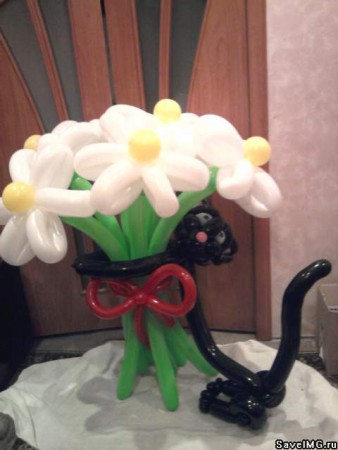 Котик с цветами 